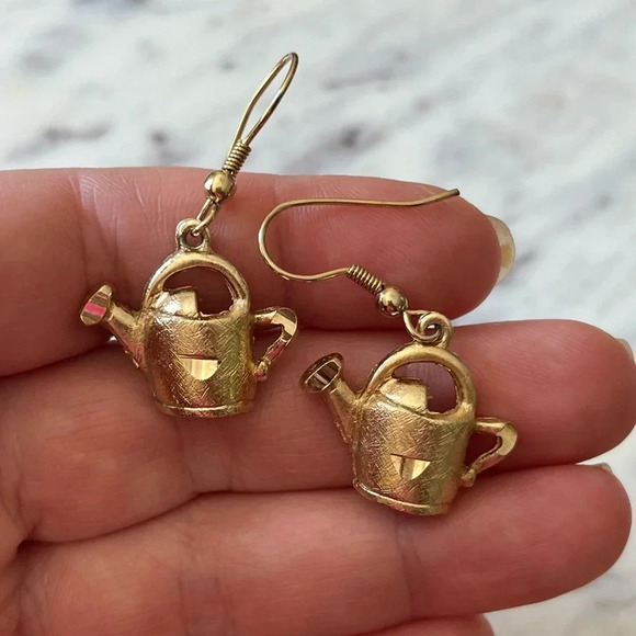 Gold watering can earrings - Picture 4 of 6
